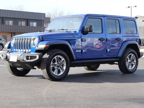 Used 2018 Jeep Wrangler Unlimited Sahara w/ Dual Top Group AWD/4WD image 11