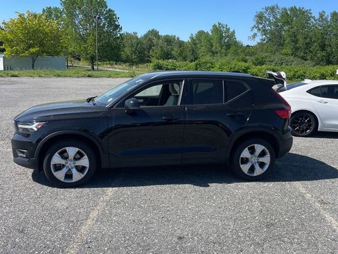 Used 2021 Volvo XC40 T5 Momentum AWD/4WD image 3