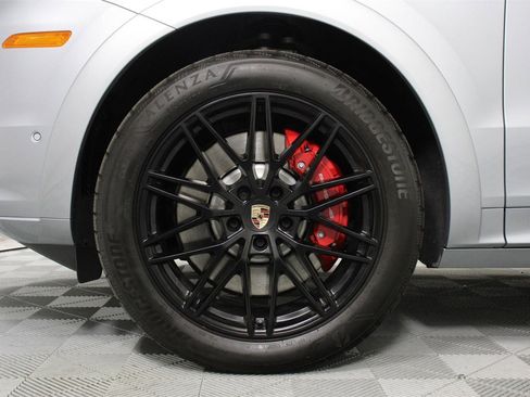 Used 2025 Porsche Cayenne S image 30