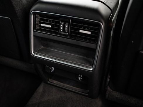 Certified 2022 Porsche Cayenne E-Hybrid w/ Premium Package image 39