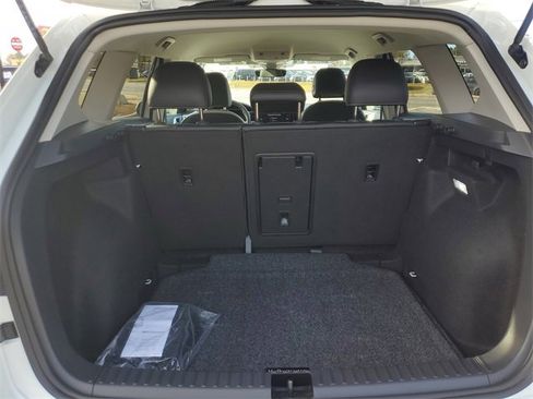 Certified 2025 Volkswagen Taos SE image 8