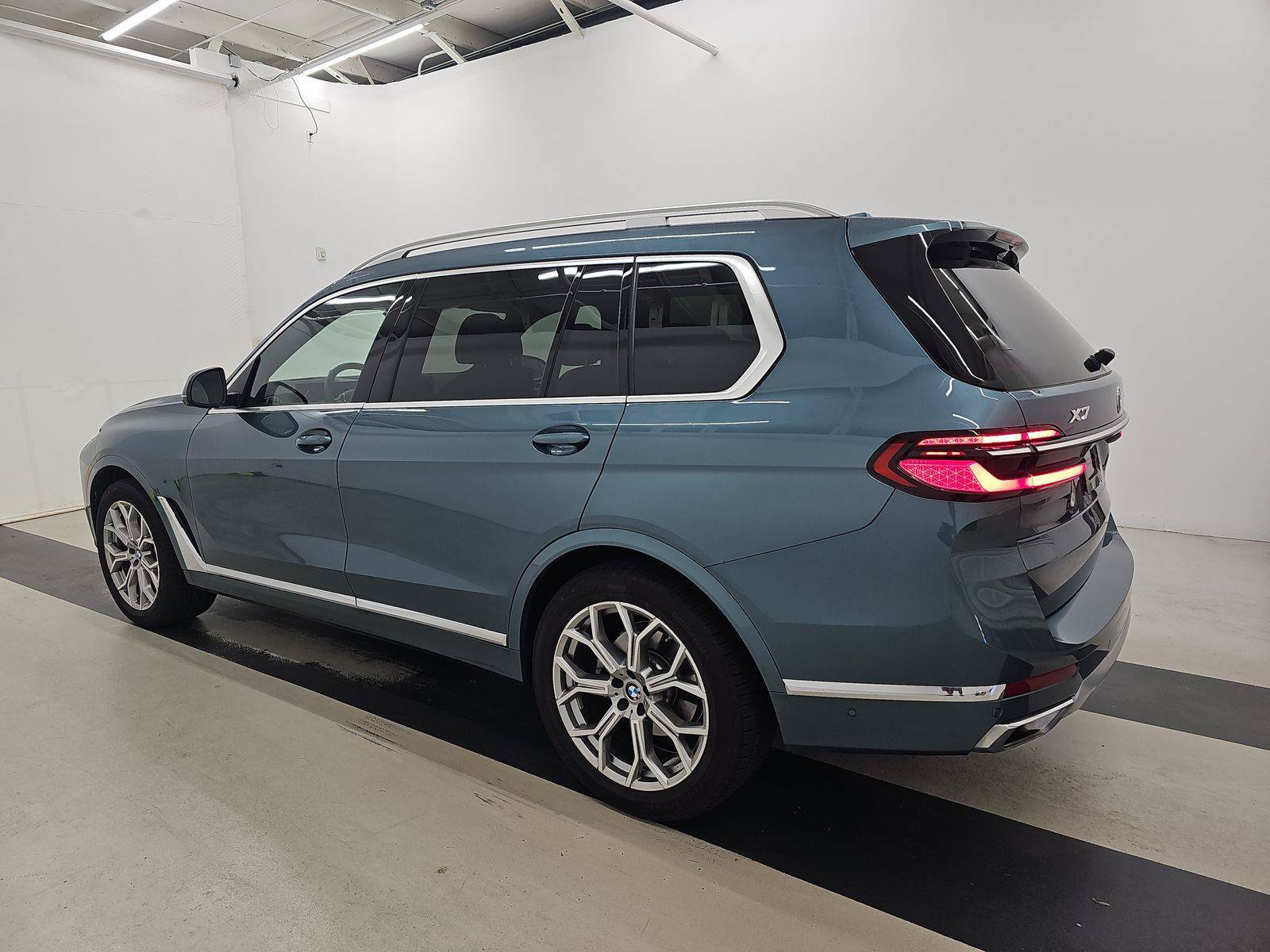 Used 2026 BMW X7 xDrive40i AWD/4WD image 6