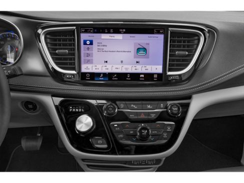 Used 2023 Chrysler Pacifica Touring-L FWD image 7