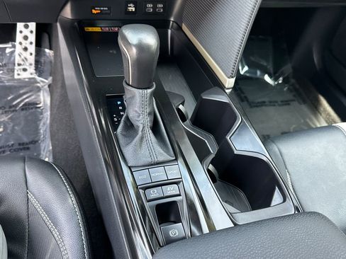 Used 2025 Toyota Camry SE w/ Convenience Package FWD image 26