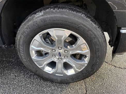 Used 2023 Ford F150 Platinum image 12