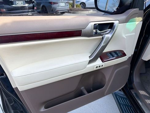 Used 2019 Lexus GX 460 Premium w/ Premium Package AWD/4WD image 12