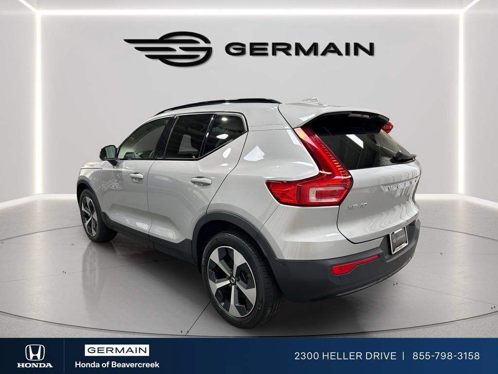 Used 2023 Volvo XC40 B4 Ultimate FWD image 6