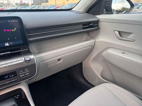Used 2025 Hyundai Kona SEL image 35