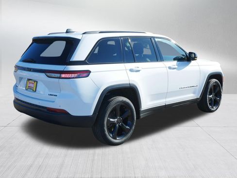 Used 2023 Jeep Grand Cherokee Limited w/ Black Appearance Package image 7