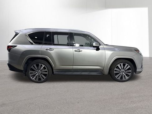 Used 2024 Lexus LX 600 4WD w/ Luxury Package image 40