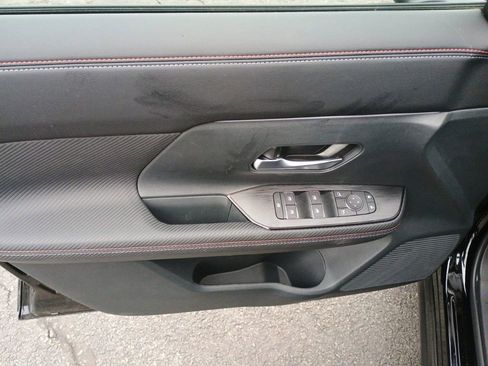 New 2025 Nissan Kicks SR image 11