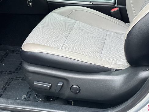 Used 2017 Toyota Camry SE FWD image 7