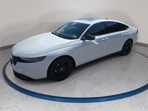 Used 2025 Honda Accord SE image 1