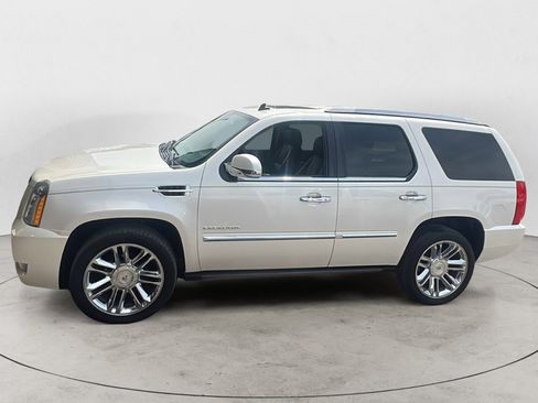 Used 2011 Cadillac Escalade Platinum AWD/4WD image 3