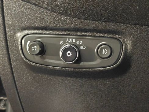 Used 2018 Chevrolet Equinox Premier image 46