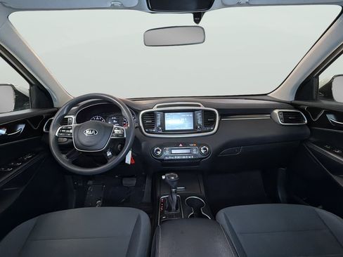 Used 2019 Kia Sorento FWD V6 image 29