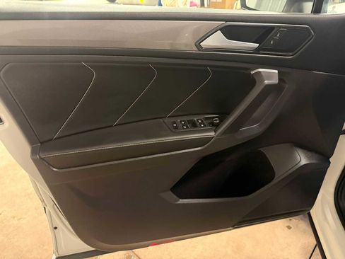 Certified 2024 Volkswagen Tiguan SE AWD/4WD image 19
