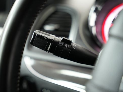 Used 2015 Dodge Grand Caravan SE image 14