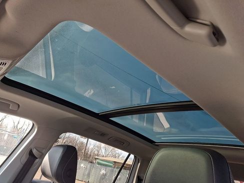 Certified 2023 Volkswagen Tiguan SE w/ Panoramic Sunroof Package image 14