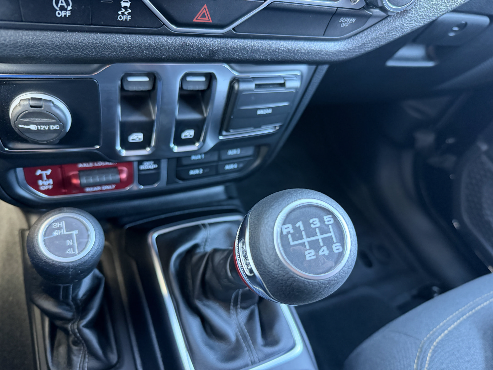 Used 2025 Jeep Wrangler Sport AWD/4WD image 22
