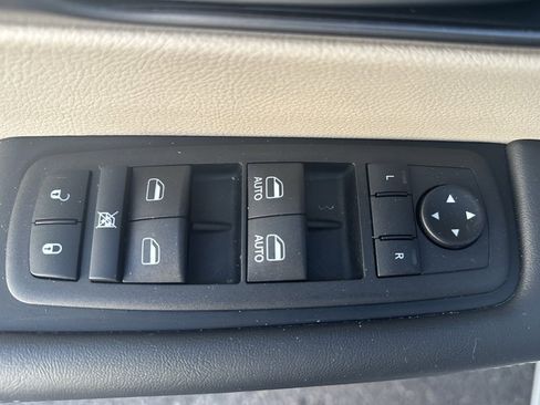 Used 2024 Chrysler Pacifica Touring-L image 20