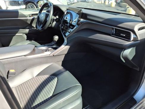 Used 2024 Toyota Camry SE w/ Convenience Package image 18