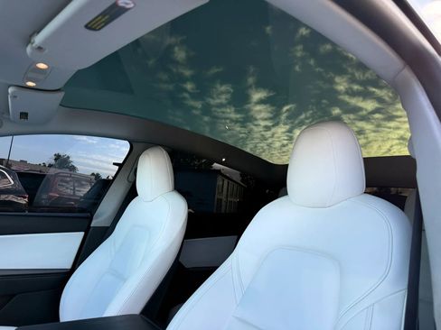 Used 2022 Tesla Model Y Long Range AWD/4WD image 13