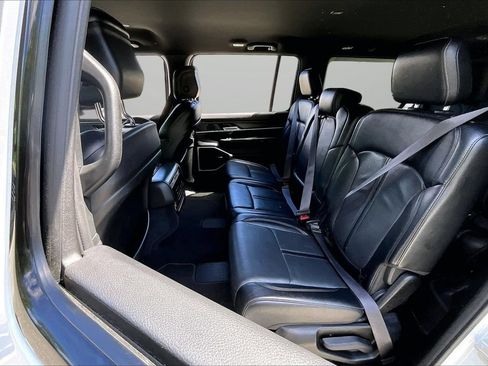 Used 2024 Jeep Wagoneer L Series II w/ Flexible Seating Group AWD/4WD image 22