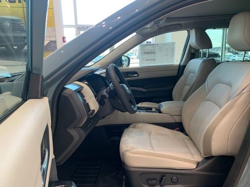 New 2026 Nissan Pathfinder SL image 18