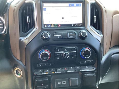 Used 2019 Chevrolet Silverado 1500 High Country w/ Technology Package AWD/4WD image 18