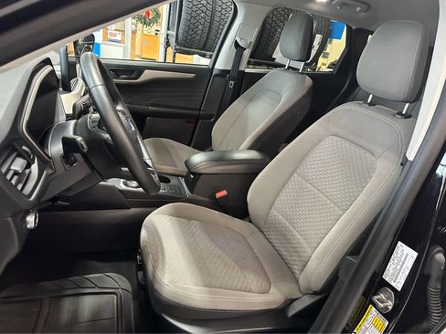 Used 2022 Ford Escape SE w/ SE Sport Appearance Package image 23