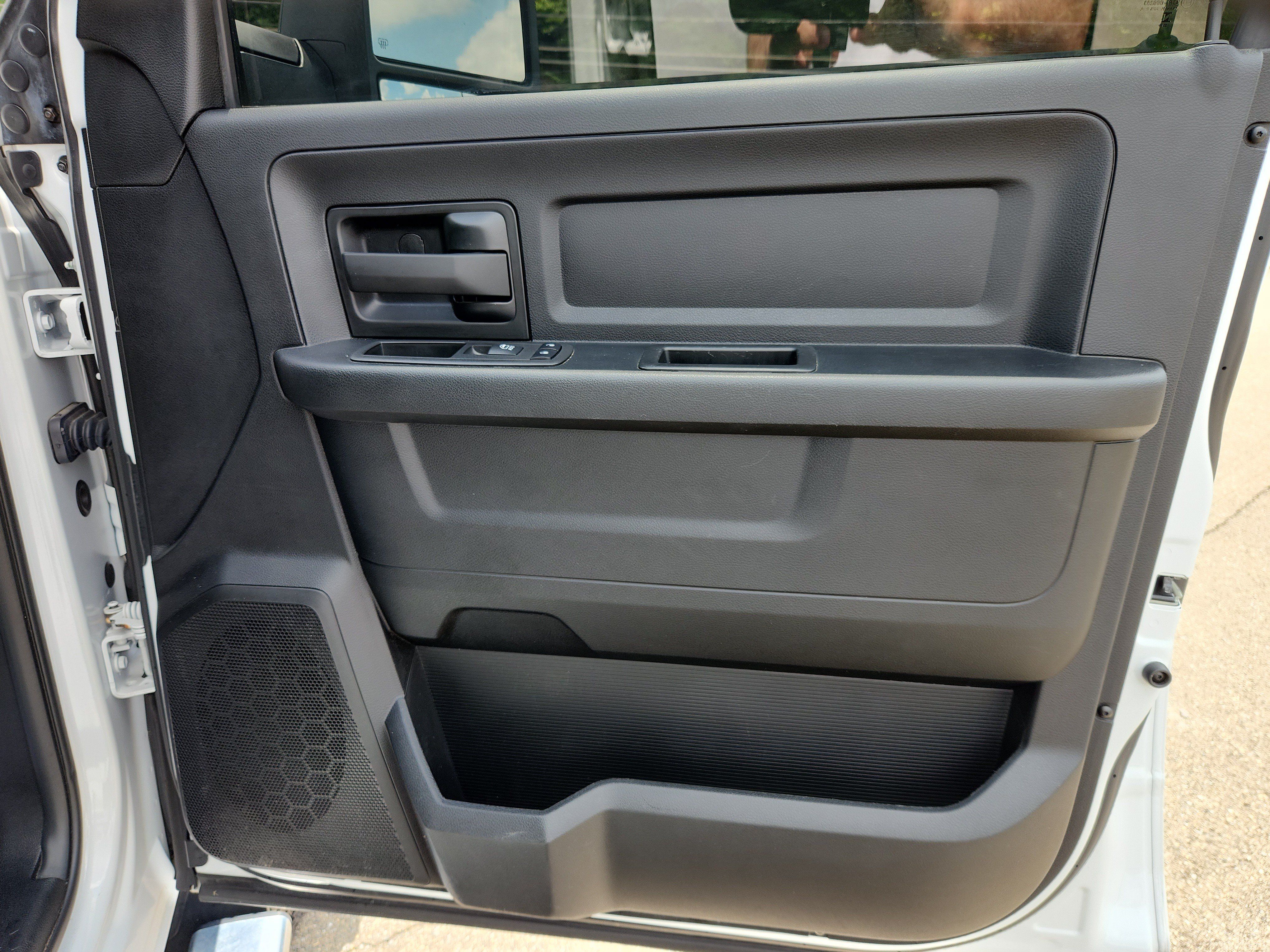 Used 2024 RAM 3500 Tradesman w/ Chrome Appearance Group AWD/4WD image 45