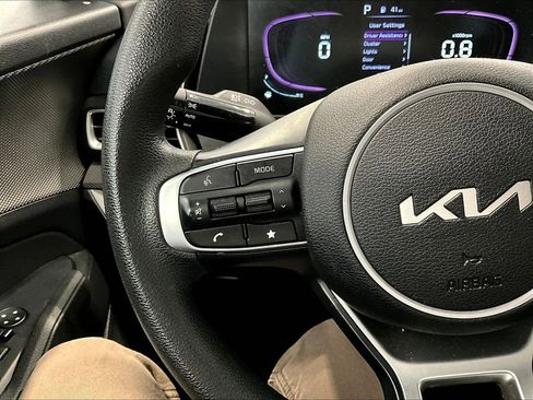 Used 2023 Kia Sportage LX image 18