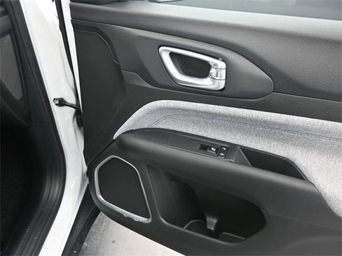 Used 2025 Jeep Compass Sport w/ Mopar Graphics Package image 11