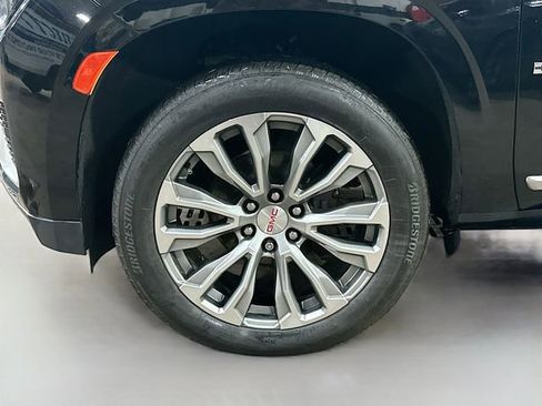 Used 2021 GMC Yukon Denali w/ Denali Premium Package image 35