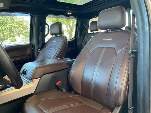 Used 2015 Ford F150 Platinum w/ Equipment Group 701A Luxury AWD/4WD image 13
