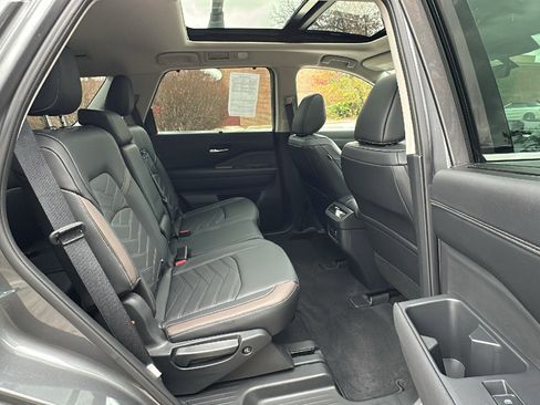 Certified 2025 Nissan Pathfinder Platinum w/ Cargo Package image 25