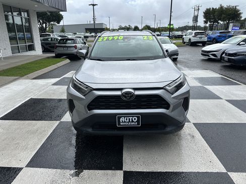 Used 2023 Toyota RAV4 XLE w/ Convenience Package FWD image 2