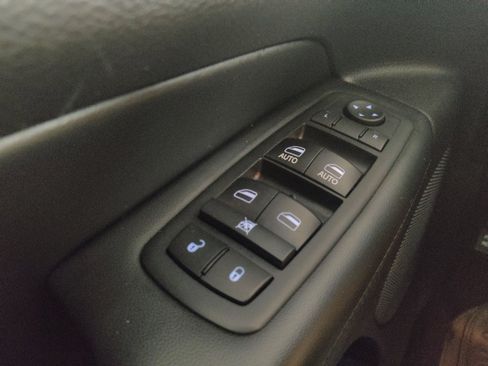 Used 2017 Jeep Grand Cherokee Altitude AWD/4WD image 27