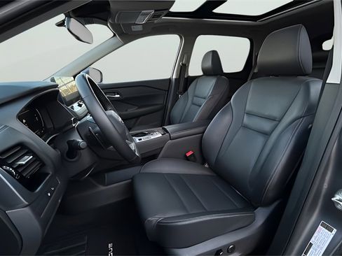 Used 2025 Nissan Rogue SL w/ Tech Package image 14