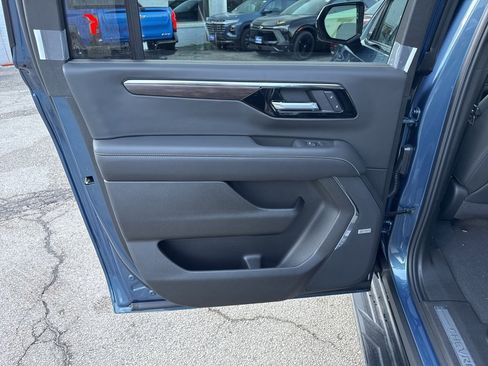 Used 2025 Chevrolet Suburban Premier w/ Sun And Tow Package image 15