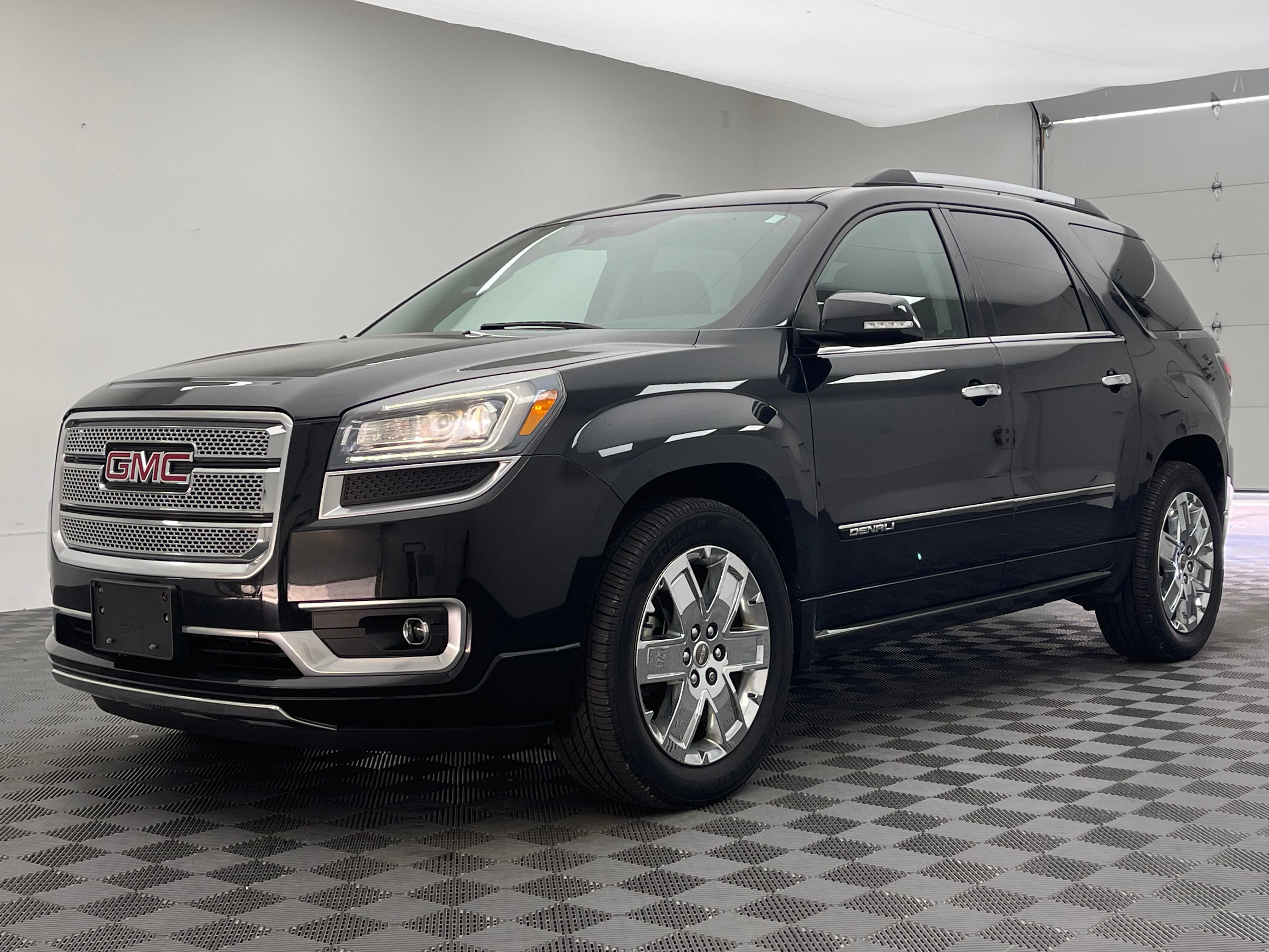 Used 2015 GMC Acadia Denali FWD image 2
