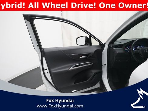 Used 2024 Toyota Venza XLE image 28