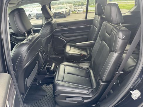 Used 2022 Jeep Grand Cherokee L Limited AWD/4WD image 13