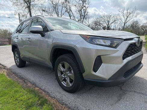 Used 2022 Toyota RAV4 LE image 7