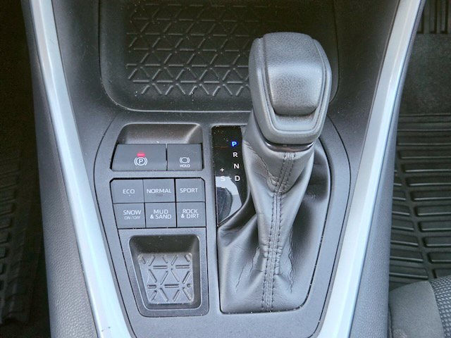 Used 2025 Toyota RAV4 LE AWD/4WD image 22