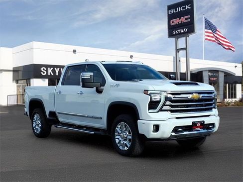Used 2024 Chevrolet Silverado 2500 High Country w/ High Country Premium Package image 2