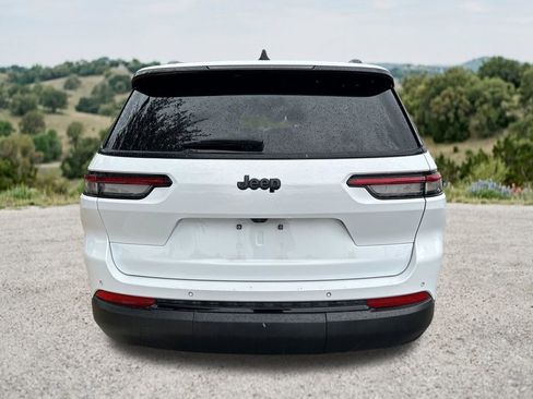 Used 2023 Jeep Grand Cherokee L Laredo RWD image 9