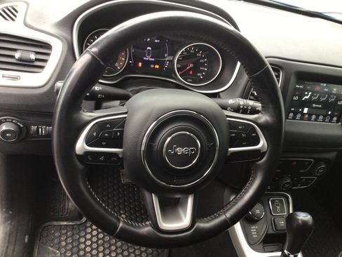 Used 2020 Jeep Compass Latitude w/ Cold Weather Group AWD/4WD image 11