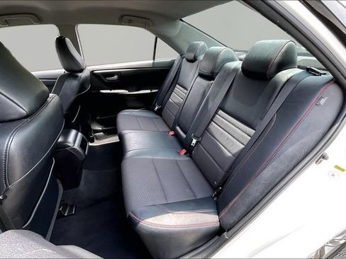Used 2016 Toyota Camry SE FWD image 16